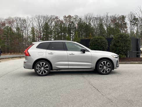 Used 2025 Volvo XC60 B5 Plus image 5