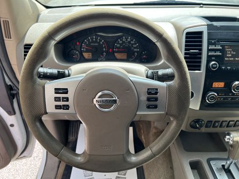Used 2014 Nissan Frontier SV w/ SV Value Truck Package AWD/4WD image 32