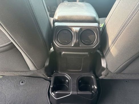 Used 2018 Jeep Wrangler Unlimited Sport AWD/4WD image 32