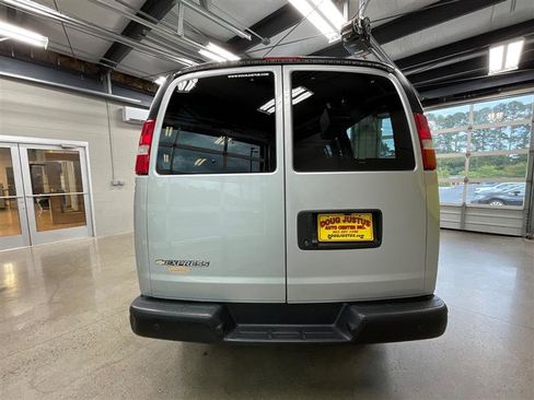 Used 2024 Chevrolet Express 2500 w/ Driver Convenience Package RWD image 4