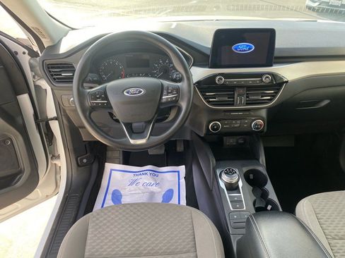 Used 2022 Ford Escape SE image 18