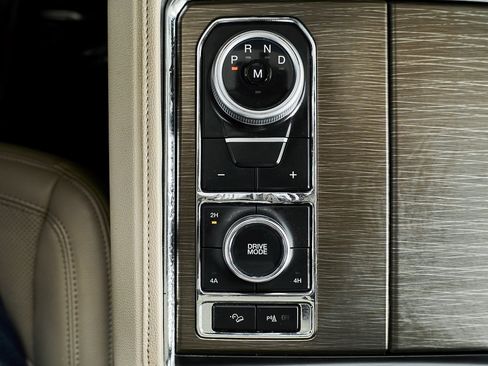 Used 2024 Ford Expedition Limited image 41