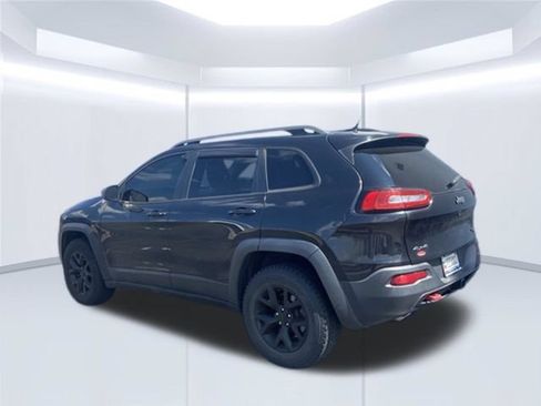 Used 2015 Jeep Cherokee Trailhawk AWD/4WD image 3