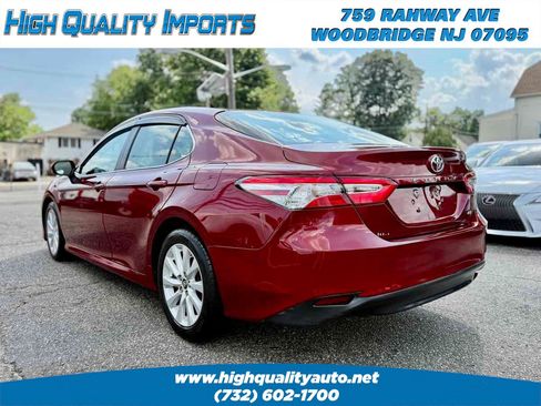 Used 2018 Toyota Camry LE FWD image 6