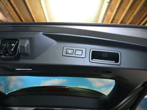 Used 2025 Subaru Forester Limited w/ Popular Package image 45