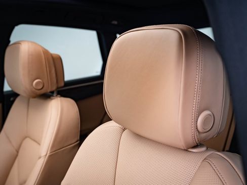 Certified 2025 Porsche Macan image 21