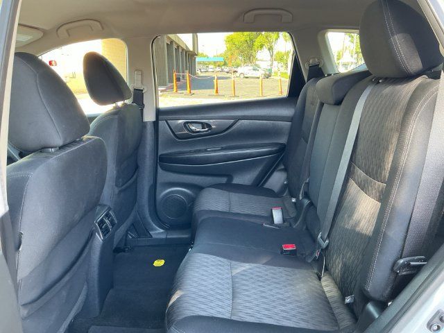 Used 2018 Nissan Rogue SV AWD/4WD image 21