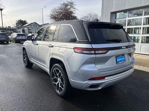 New 2025 Jeep Grand Cherokee Summit image 3