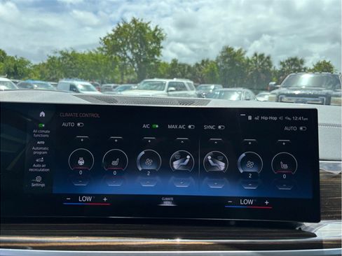 Used 2023 BMW X7 xDrive40i AWD/4WD image 37