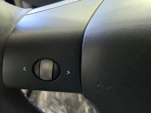 Used 2024 Tesla Model Y Performance image 15