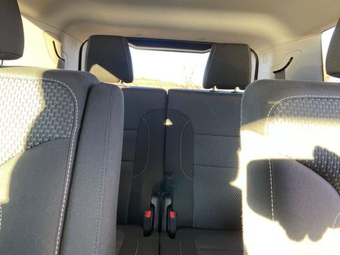 Used 2023 GMC Acadia SLE w/ Driver Convenience Package image 27