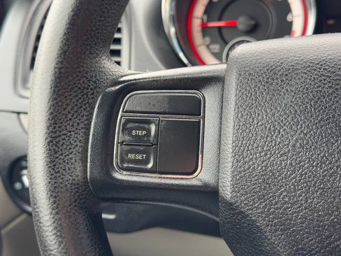 Used 2017 Dodge Grand Caravan SE FWD image 29