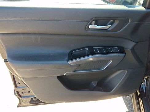 Used 2024 Nissan Pathfinder SL w/ Black Appearance Package AWD/4WD image 8