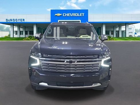 Used 2024 Chevrolet Suburban Premier w/ Premium Package AWD/4WD image 4