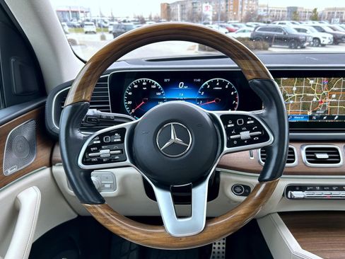 Used 2022 Mercedes-Benz GLS 580 4MATIC image 11