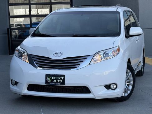 Used 2016 Toyota Sienna image 3