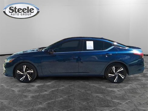 Used 2021 Nissan Altima 2.5 SR image 2