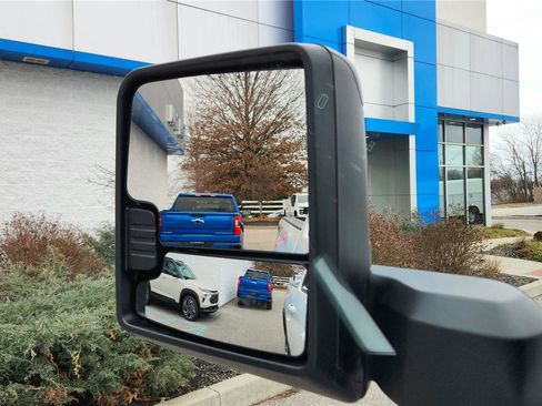 Used 2025 Chevrolet Silverado 2500 LT w/ Convenience Package image 17