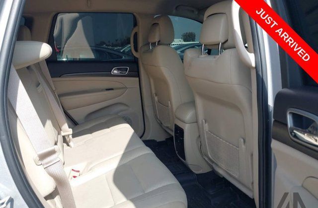 Used 2018 Jeep Grand Cherokee Laredo AWD/4WD image 6