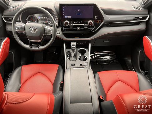 Used 2024 Toyota Highlander XSE image 11