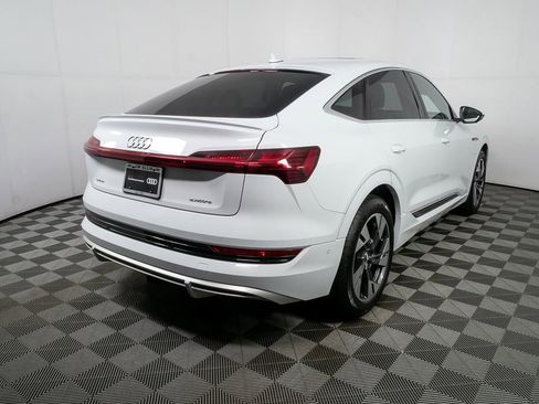 Used 2021 Audi e-tron Prestige w/ Prestige Package image 3