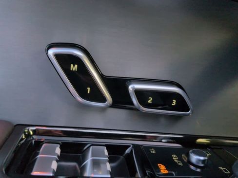 Used 2024 Land Rover Range Rover Sport SE image 17