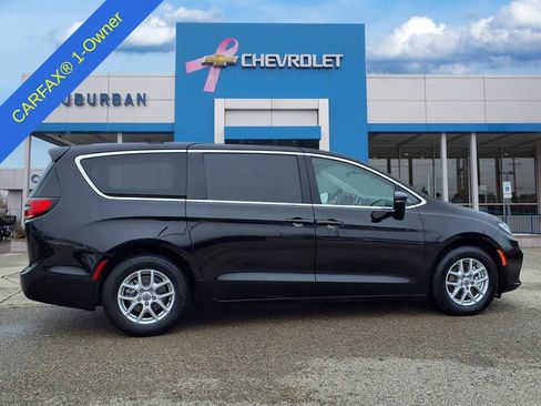 Used 2024 Chrysler Pacifica Touring-L image 5
