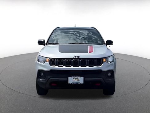 Used 2025 Jeep Compass Trailhawk AWD/4WD image 4