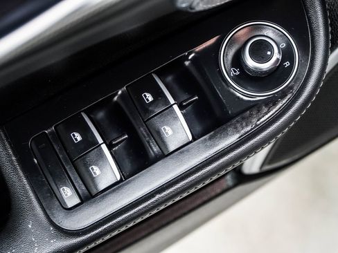 Used 2023 Alfa Romeo Giulia Veloce image 44