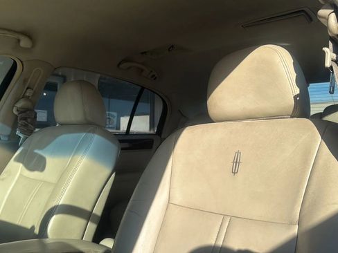 Used 2004 Lincoln Town Car Ultimate L image 10