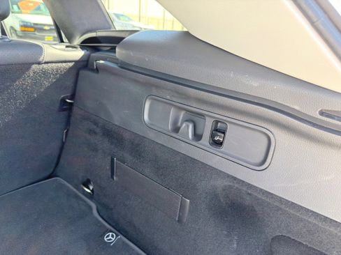 Used 2024 Mercedes-Benz GLC 300 w/ Winter Package image 16