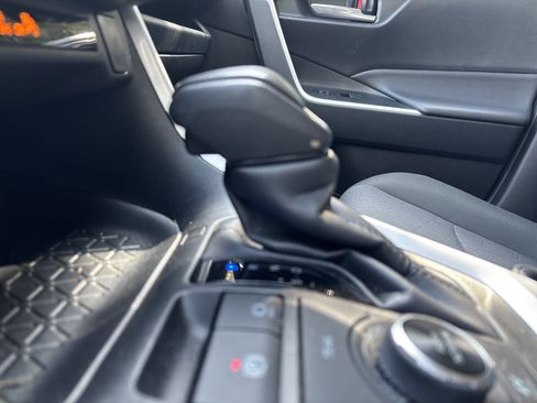 Used 2025 Toyota RAV4 XLE AWD/4WD image 25