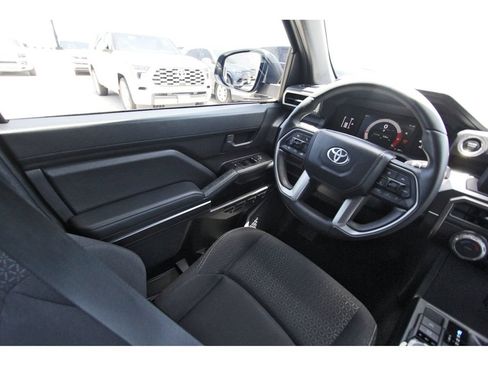 Used 2025 Toyota 4Runner SR5 AWD/4WD image 8
