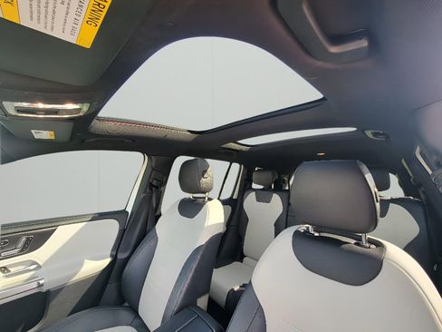 Used 2020 Mercedes-Benz GLB 250 4MATIC image 24