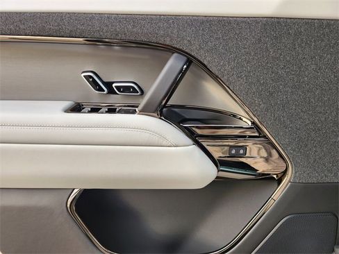 New 2026 Land Rover Range Rover Sport SE image 16