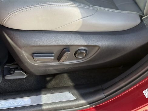 Used 2022 Toyota Venza Limited image 46