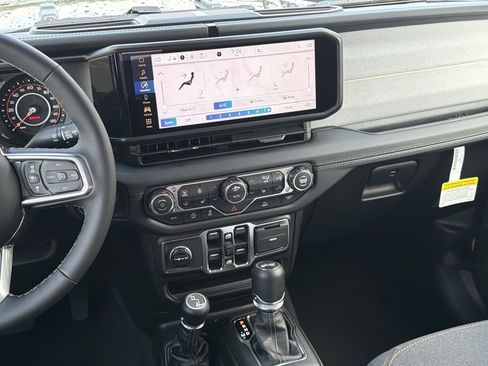 New 2026 Jeep Wrangler Unlimited Sahara AWD/4WD image 32