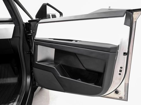 Used 2024 Tesla Cybertruck AWD Crew Cab image 46