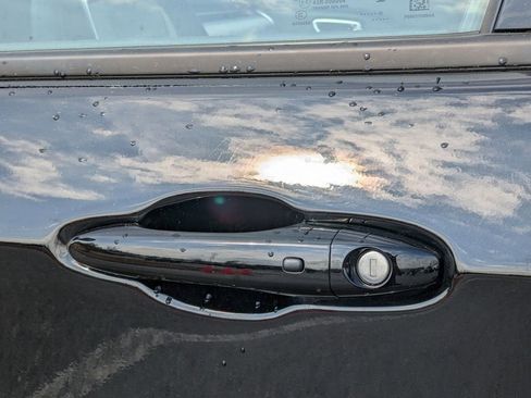 Certified 2025 Jeep Compass Latitude image 24