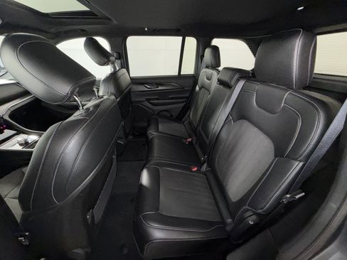 Used 2023 Jeep Grand Cherokee Altitude AWD/4WD image 24