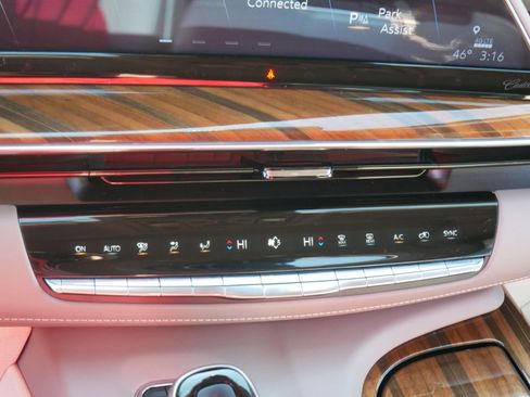 Used 2024 Cadillac Escalade ESV Premium Luxury Platinum image 20