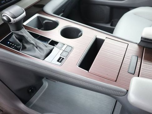 Used 2023 Toyota Sienna XLE image 16