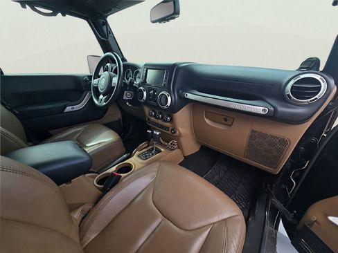 Used 2013 Jeep Wrangler Unlimited Sahara w/ Connectivity Group image 43