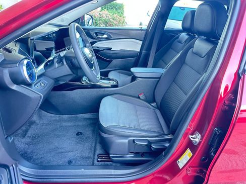 Used 2025 Chevrolet Trax LT image 27