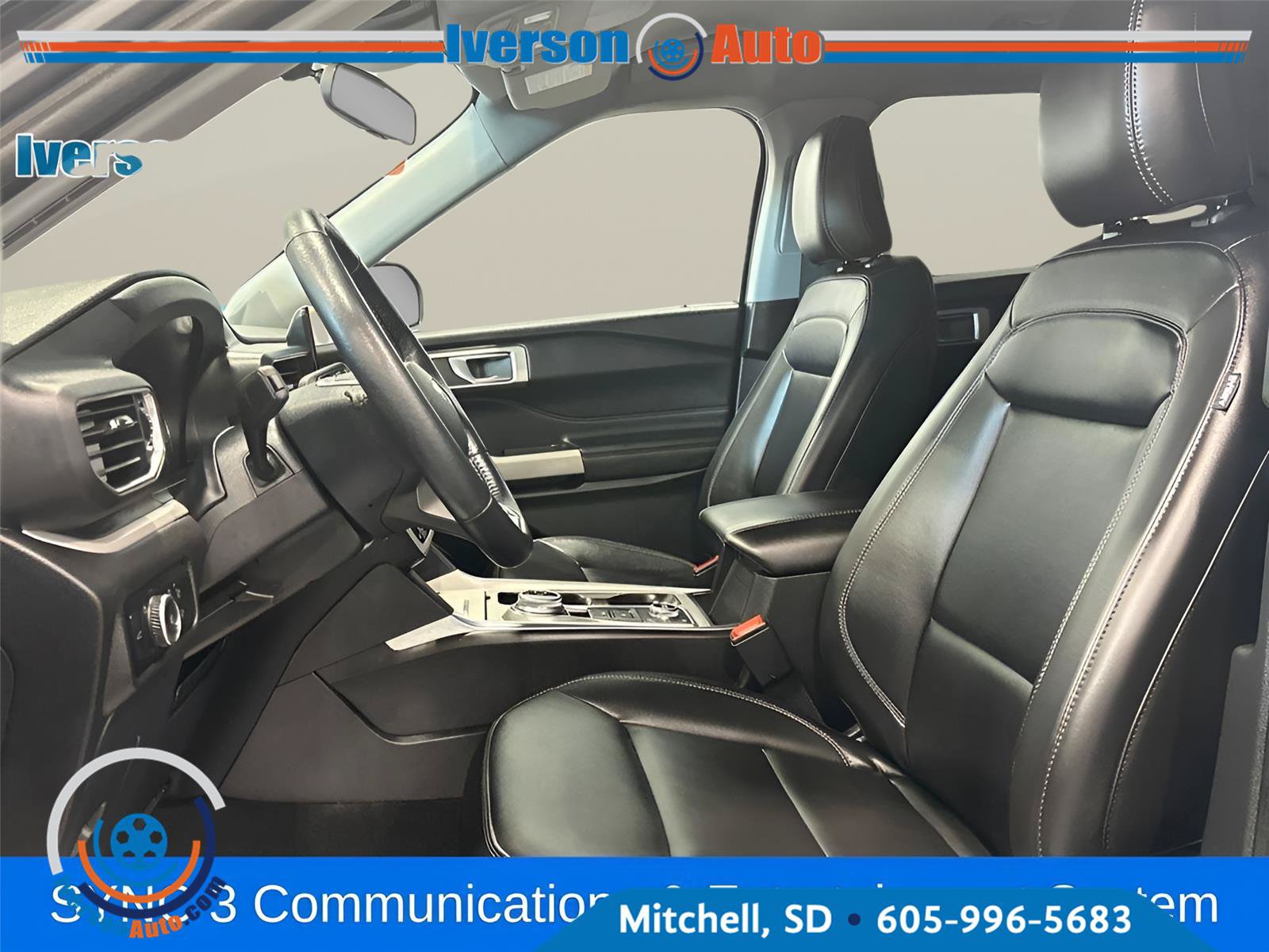 Used 2024 Ford Explorer XLT w/ Equipment Group 202A AWD/4WD image 17