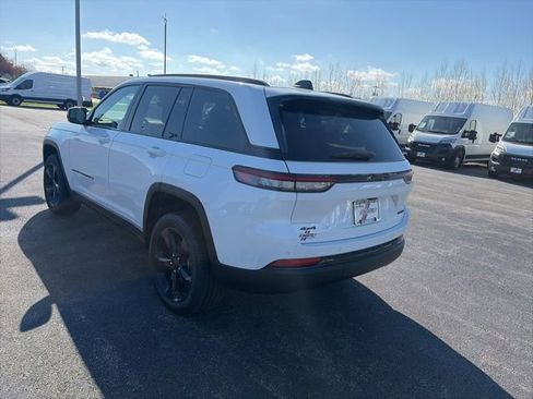 New 2025 Jeep Grand Cherokee Limited w/ Black Appearance Package image 3