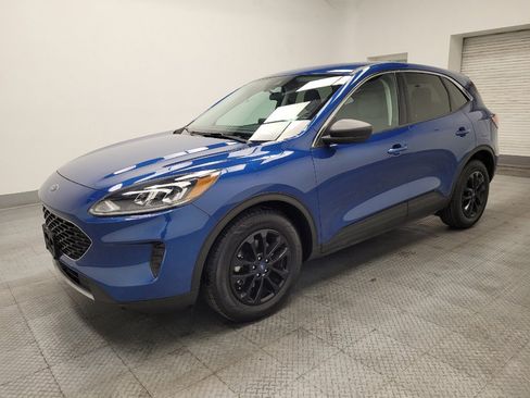 Used 2022 Ford Escape SE FWD image 2