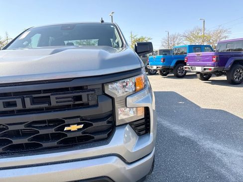 Used 2023 Chevrolet Silverado 1500 Custom image 9