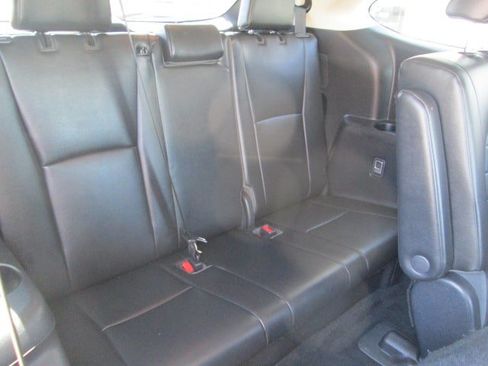 Used 2023 Toyota Highlander XLE AWD/4WD image 14