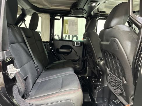 Used 2018 Jeep Wrangler Unlimited Rubicon AWD/4WD image 12
